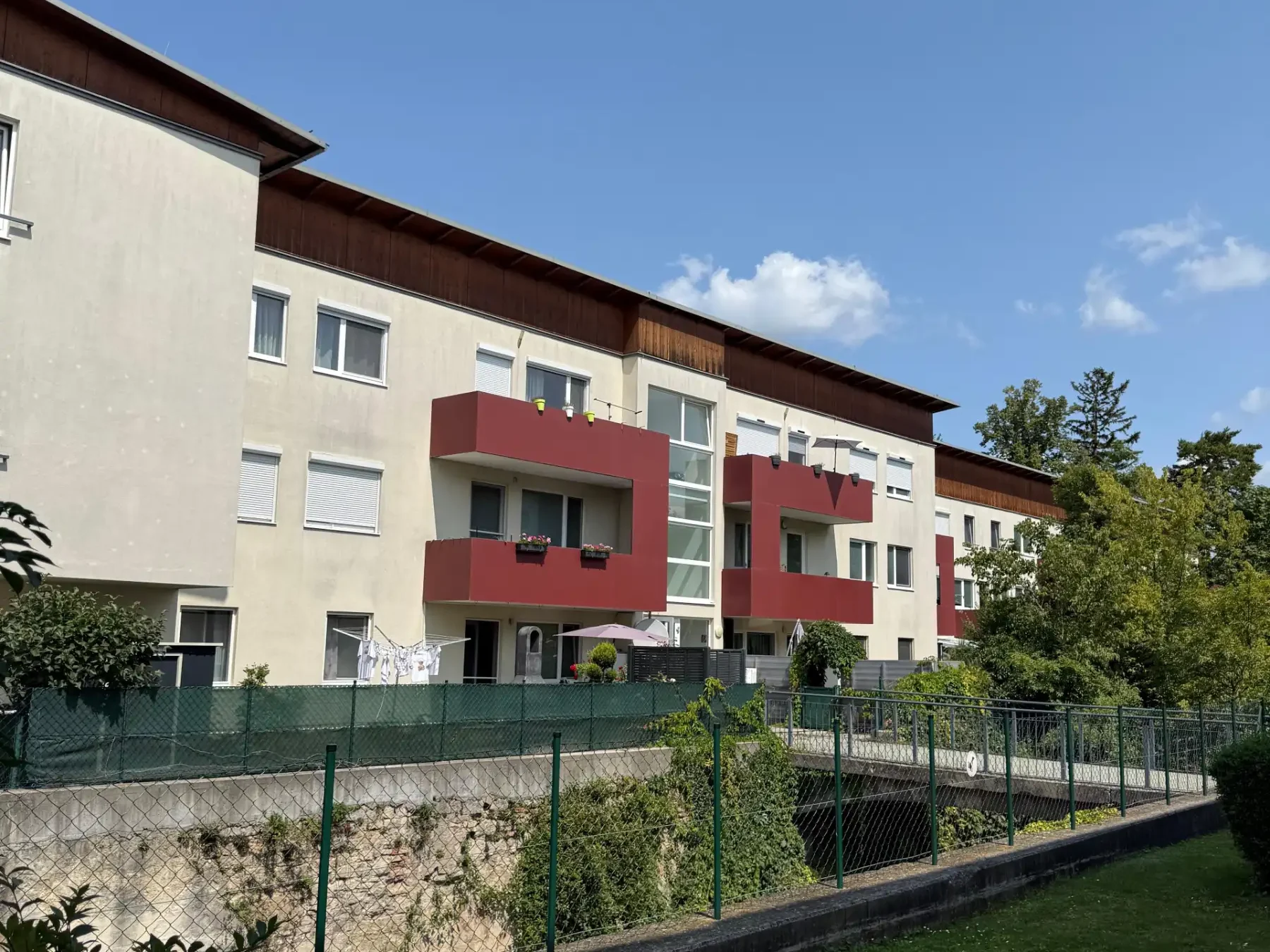 Fassadenreinigung Wien Mehrfamilienhaus