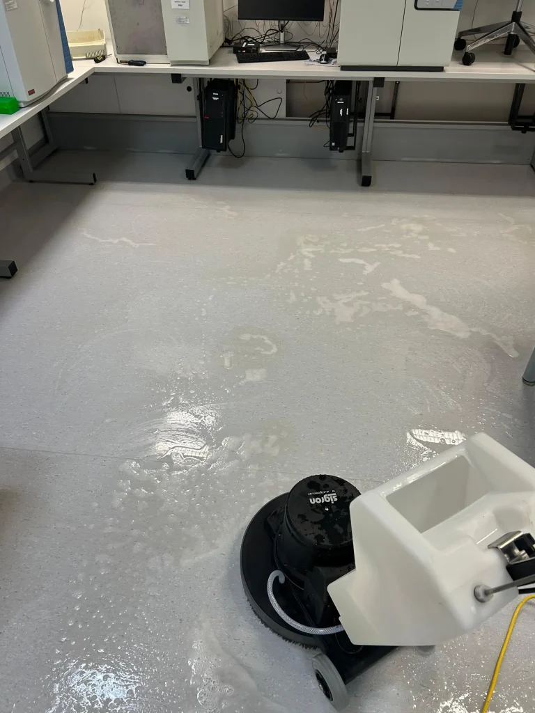 Gebäudereinigung Vorher